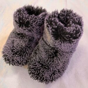 Target Brand Fuzzy Kids Bootie Slippers - Size Medium 7/8 - Grey/Black